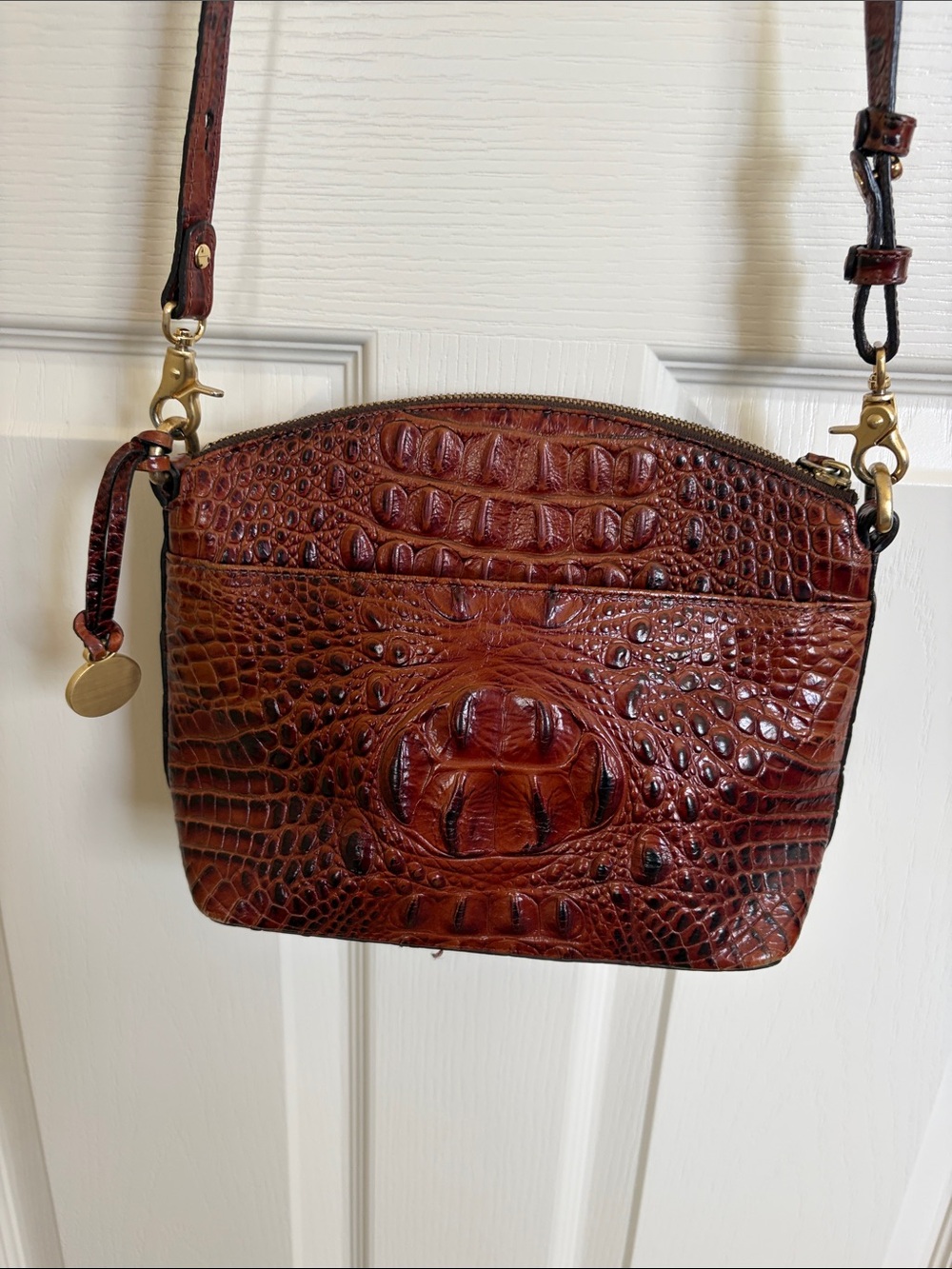 Brahmin Brown Croc-Embossed Leather Crossbody with Gold Hardware - Picture 3 of 8